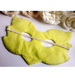 Bird mask with decoration Ditte