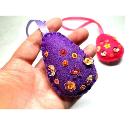 Felt Easter egg with flowers