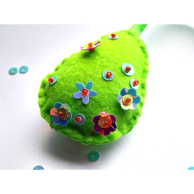 Felt Easter egg with flowers